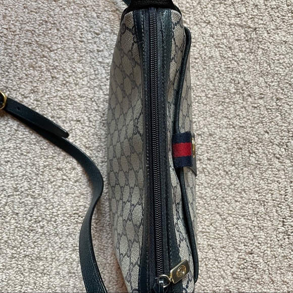 Gucci Vintage Monogram Crossbody - Picture 6 of 16